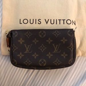Louis Vuitton Monogram Mini Pochette
